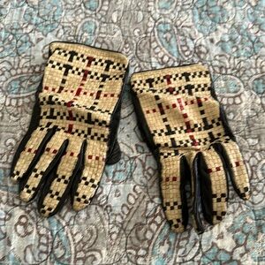 Burberry Gloves.